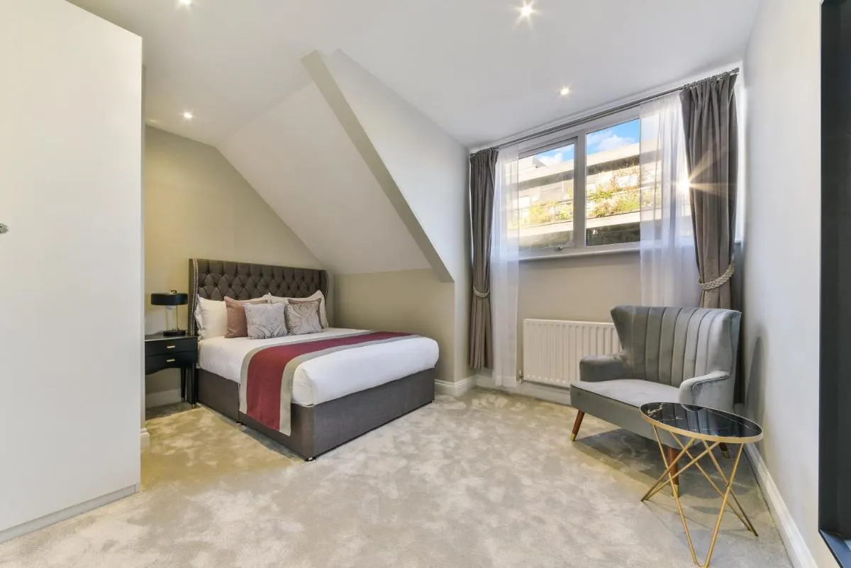 Image 1 of Avari Apartments – Hatton Collection