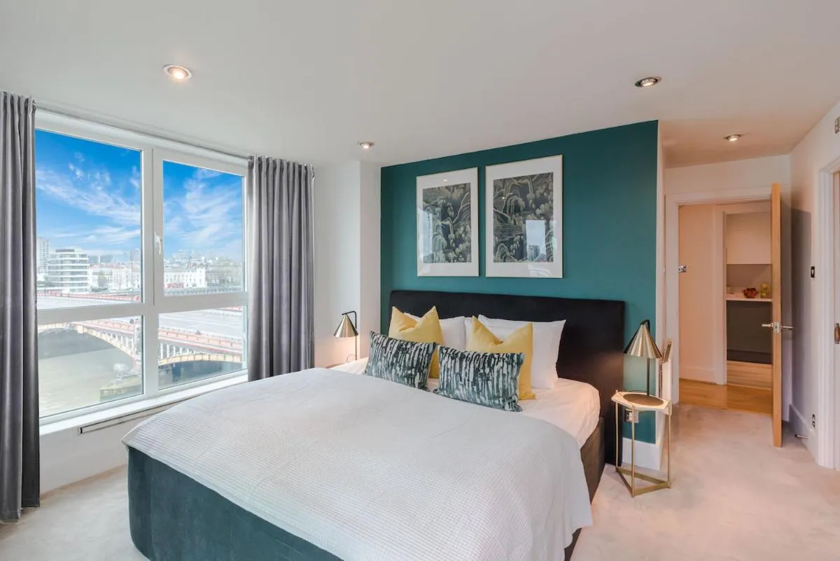 Image 1 of BEST THAMES VIEW in TOWN! LARGE LUXXE NOMAD DESIGN FAMILY HOME