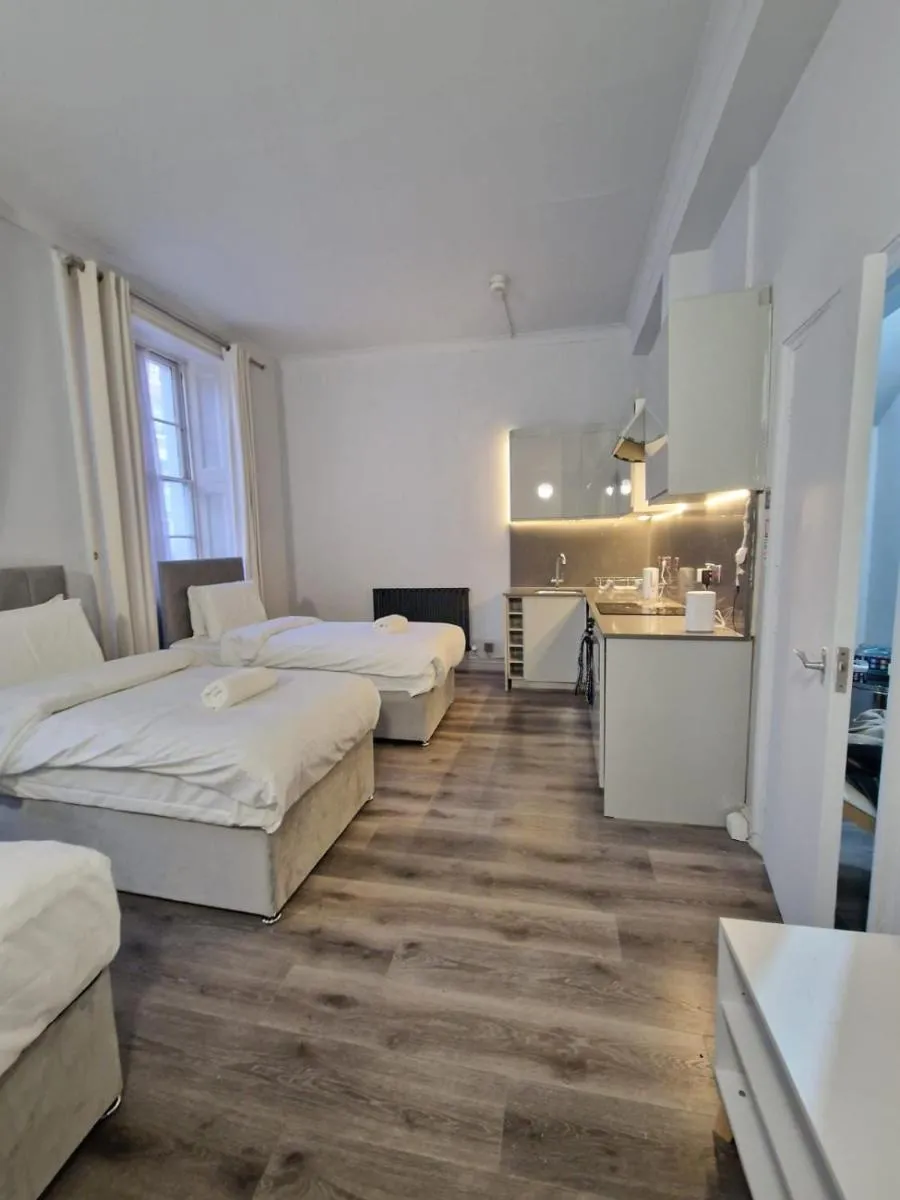 Image 3 of Baker Street Apartments