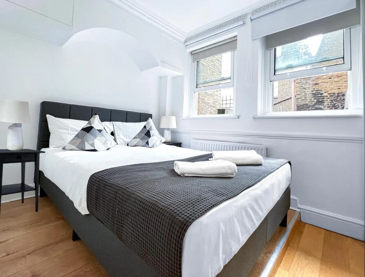 Image 1 of Baker Street Central Apartments