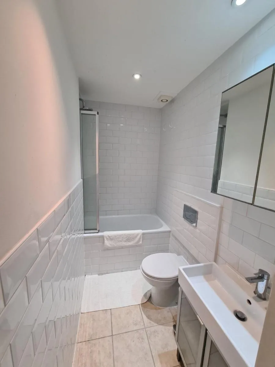 Image 6 of Baker Street Central Apartments