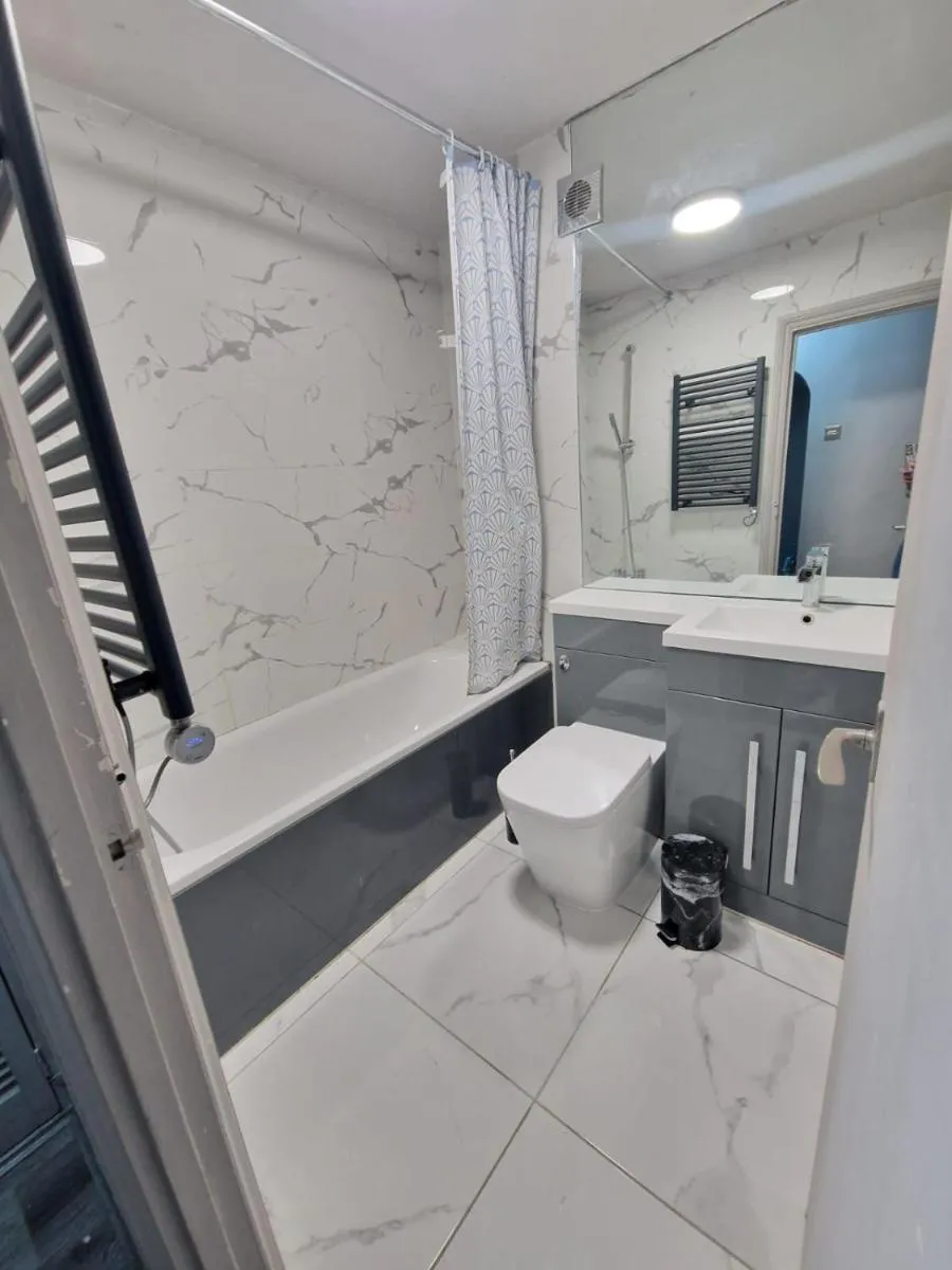 Image 3 of Baker Street Residences