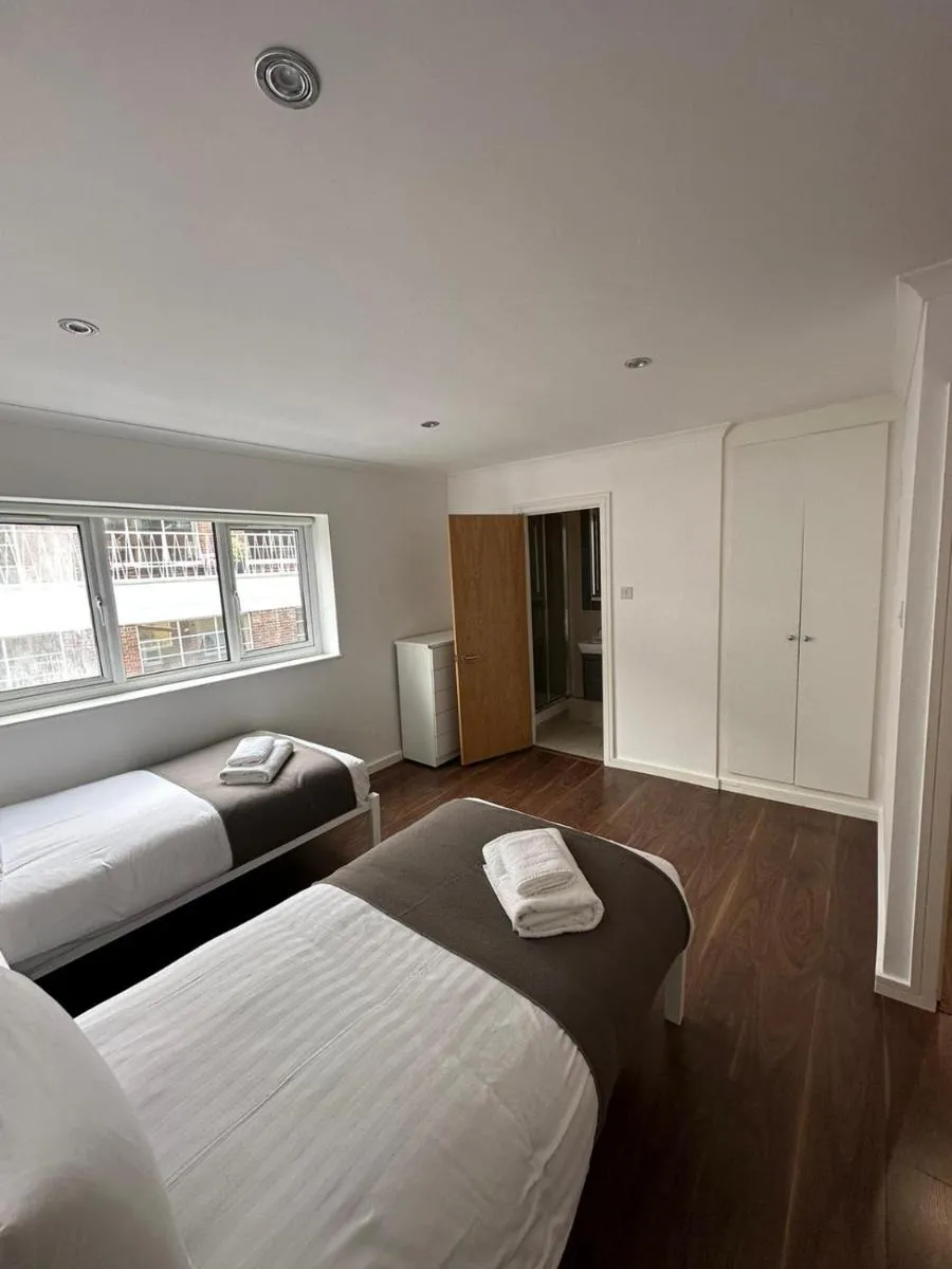 Image 6 of Barbican Pad by condokeeper