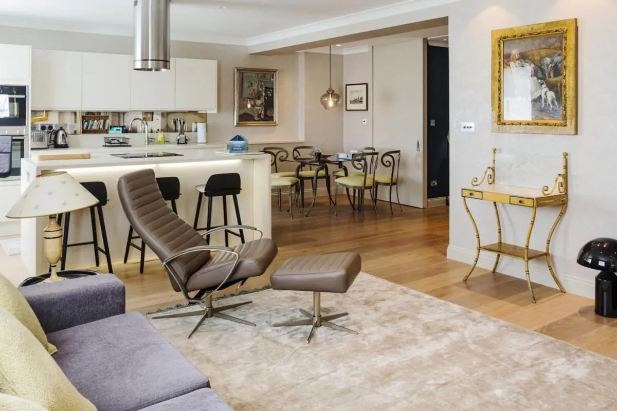 Image 6 of Beautiful 2 Bedroom 2 Bath Flat in South Kensington