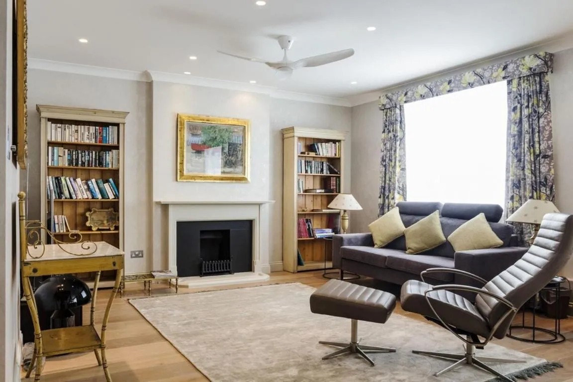 Image of Beautiful 2 Bedroom 2 Bath Flat in South Kensington