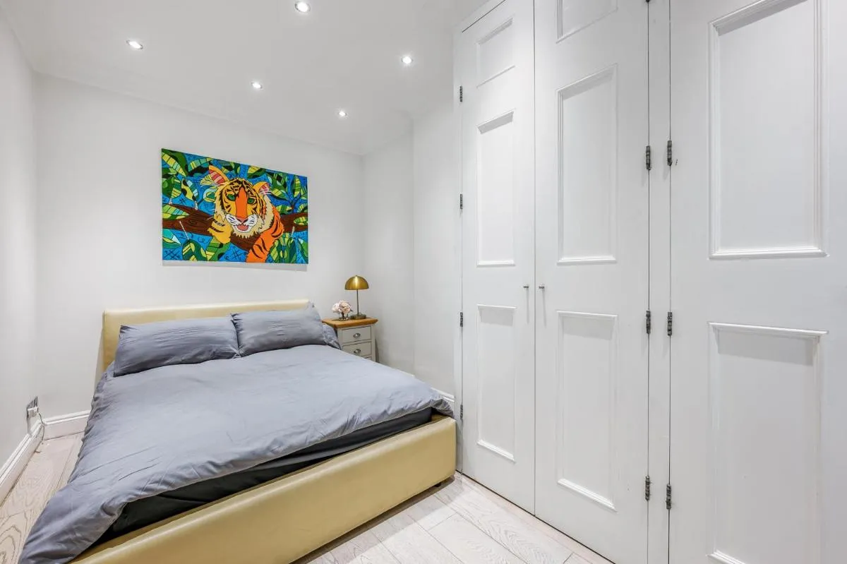 Image 1 of Beautiful One Bedroom Flat in Knightsbridge