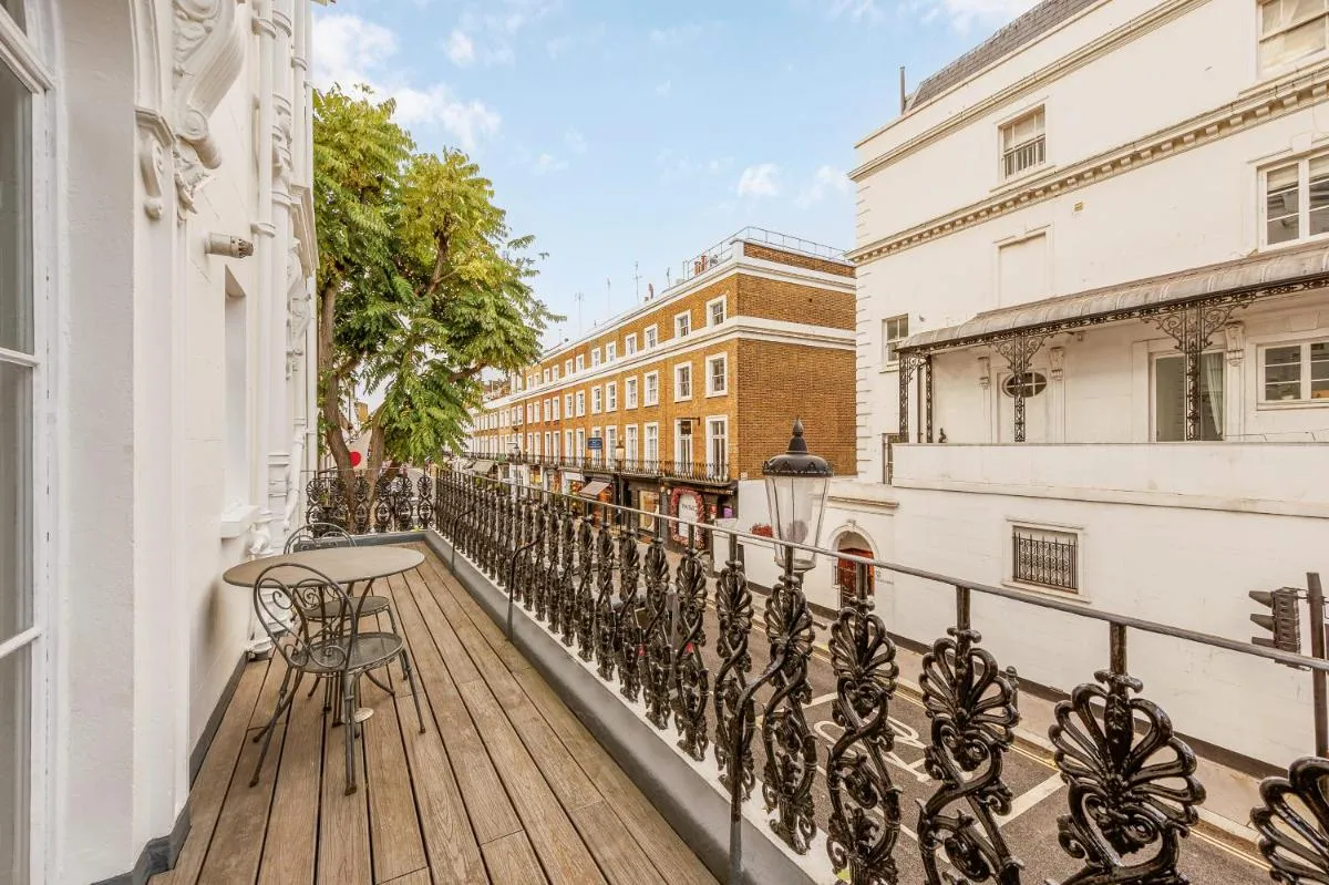Image 4 of Beautiful One Bedroom Flat in Knightsbridge
