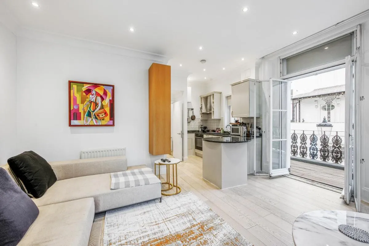Image 3 of Beautiful One Bedroom Flat in Knightsbridge
