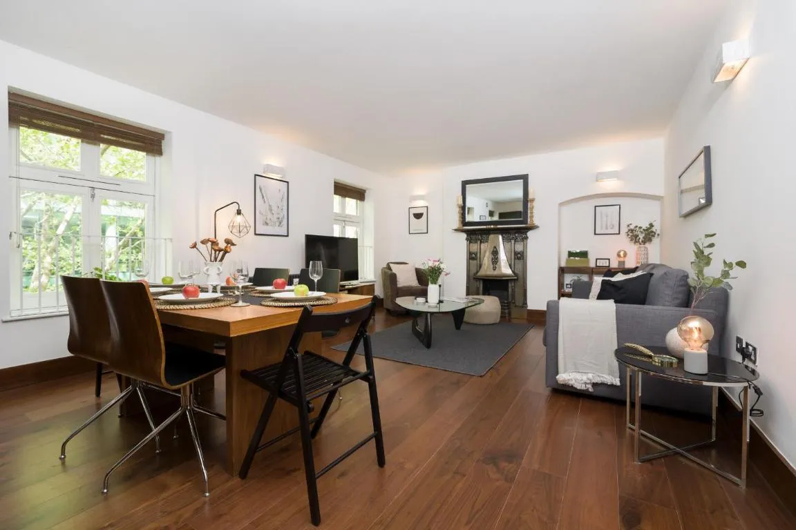 Image of Best Location 2 Bedr, 3 Beds, Covent Grdn, China Town