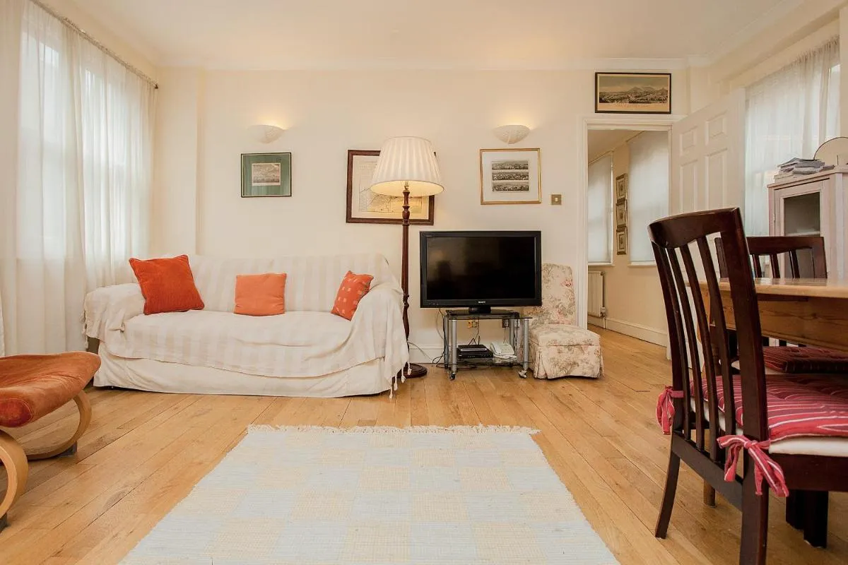 Image 3 of Bright 2 Bedroom Flat in Central London