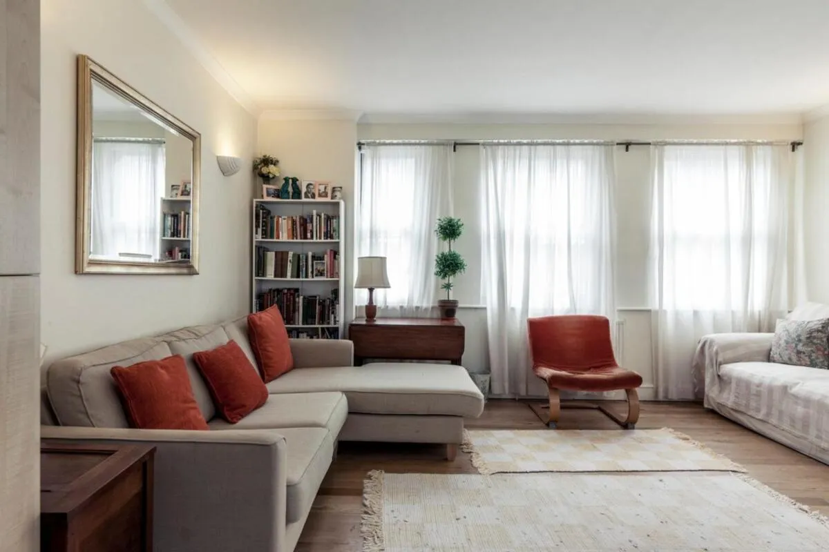 Image 6 of Bright 2 Bedroom Flat in Central London