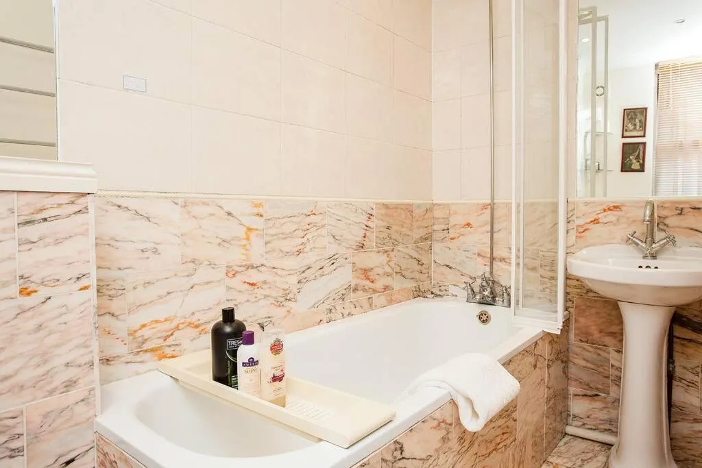 Image 5 of Bright 2 Bedroom Flat in Central London