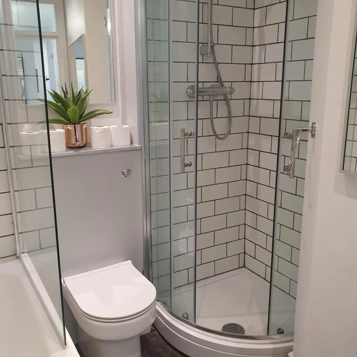 Image 5 of Bright 2 Bedroom Flat in Lambeth With Balcony