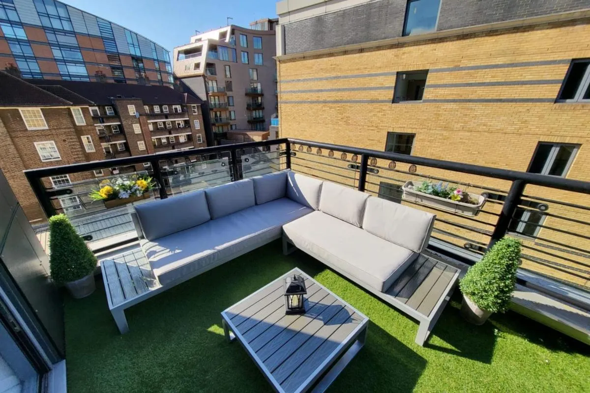 Image 1 of Bright 2 Bedroom Flat in Lambeth With Balcony