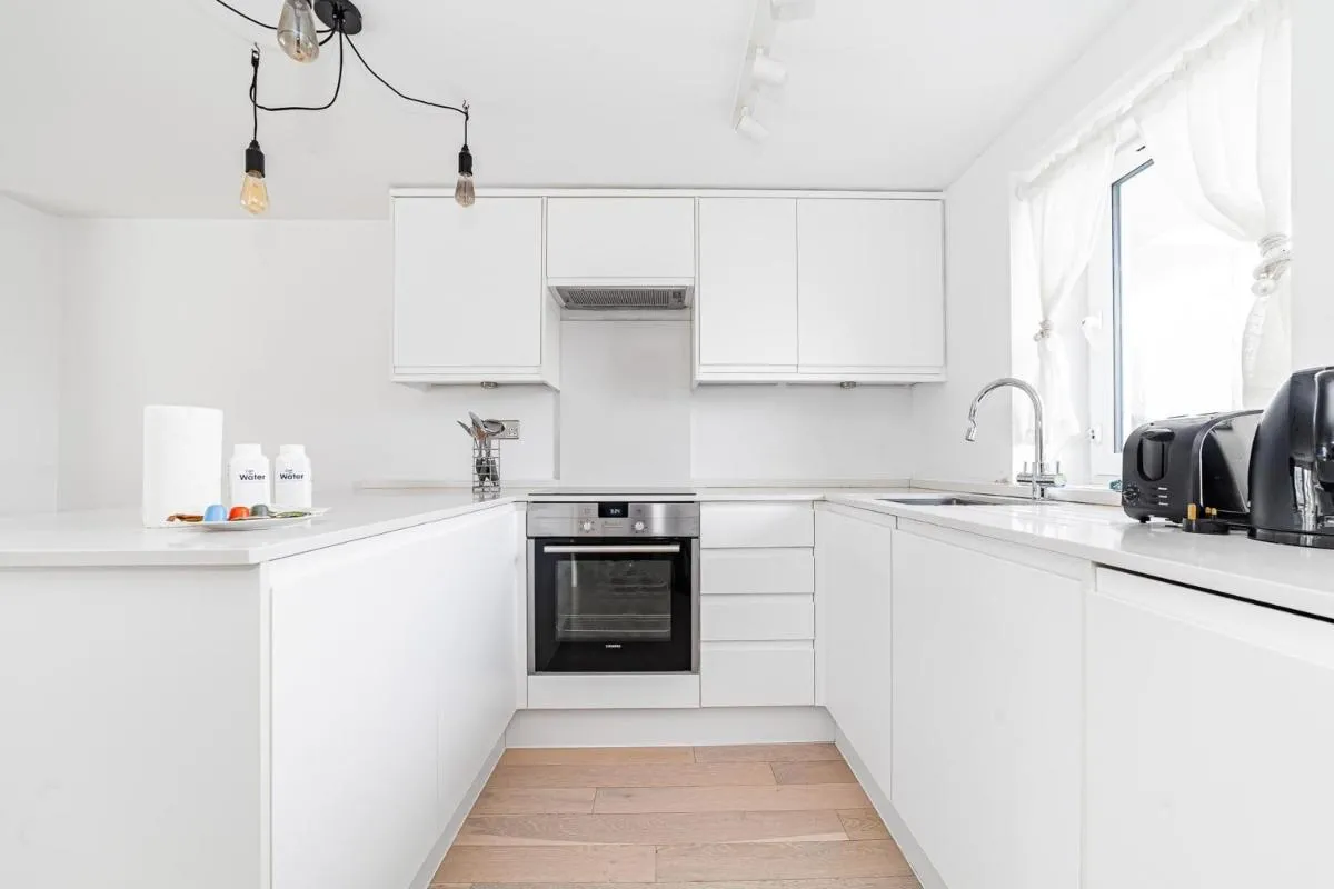 Image 4 of Bright Belgravia Apartment