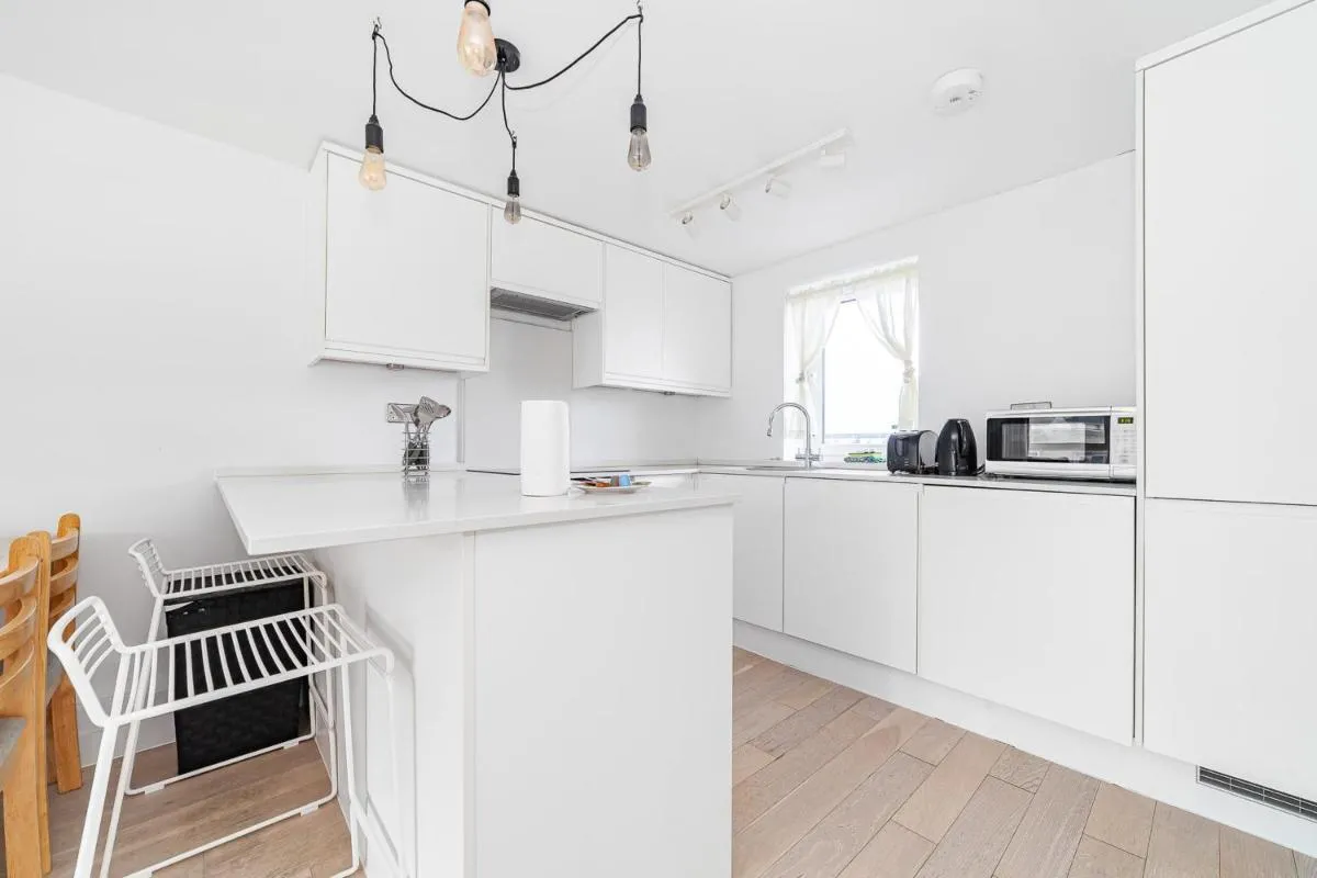 Image 2 of Bright Belgravia Apartment