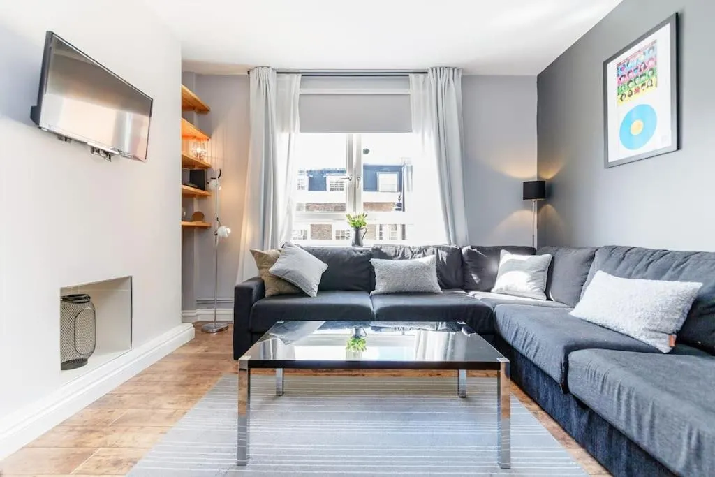 Image of Bright, Modernised Apartment Close to Borough Market