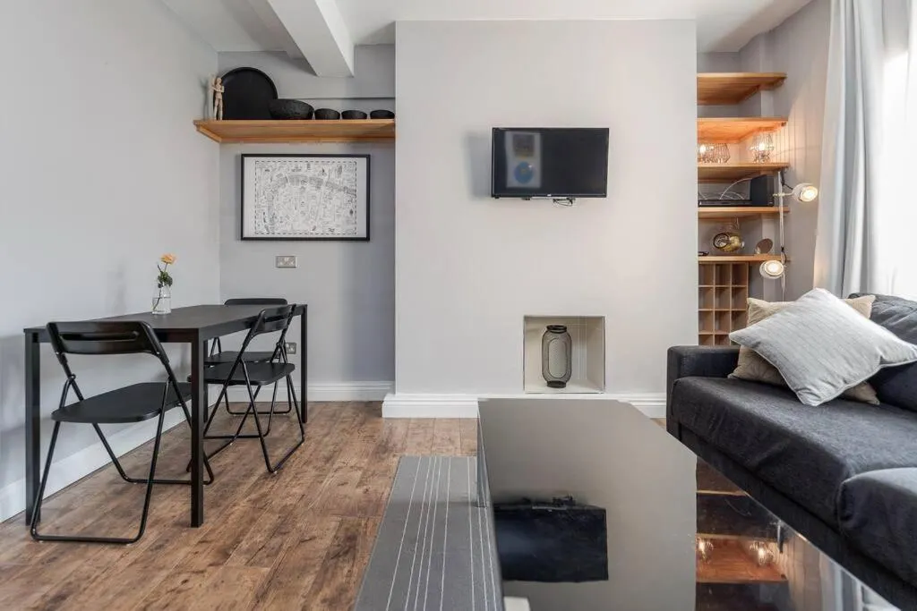 Image 4 of Bright, Modernised Apartment Close to Borough Market