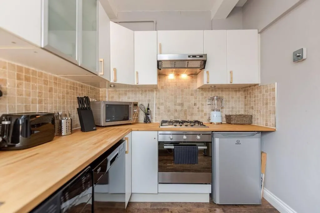 Image 3 of Bright, Modernised Apartment Close to Borough Market