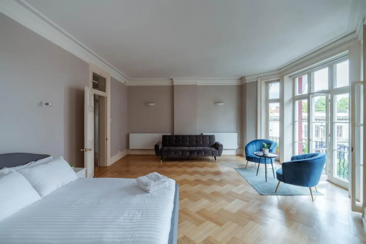 Image 1 of Bright Space in the Heart of London