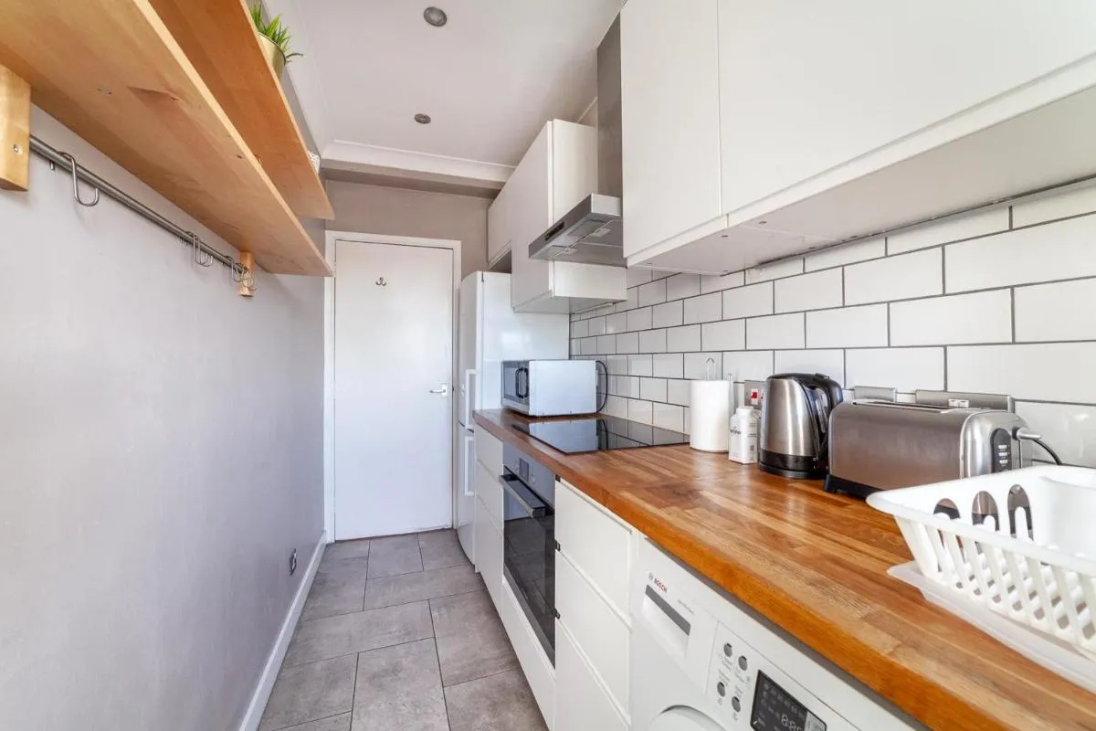 Image 3 of Bright and Cosy Apartment in South London