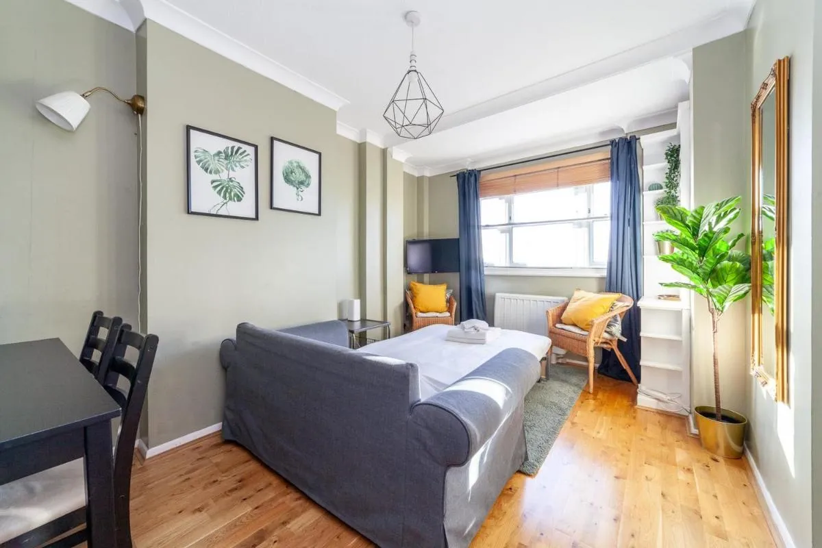 Image 5 of Bright and Cosy Apartment in South London