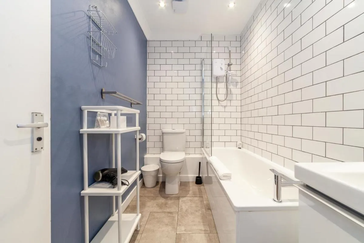 Image 2 of Bright and Cosy Apartment in South London