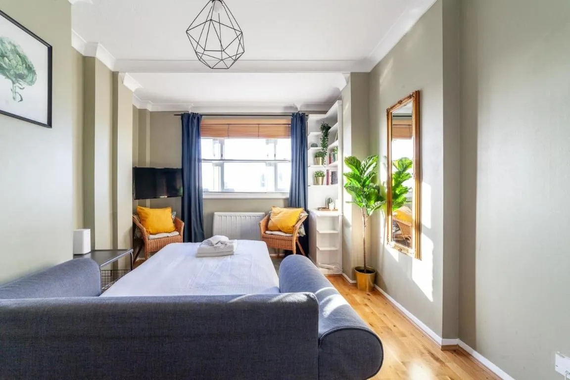 Image of Bright and Cosy Apartment in South London