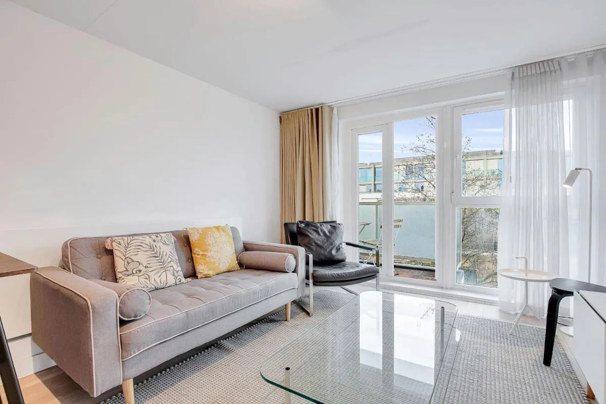 Image 3 of Bright and Spacious Belgravia Apartment
