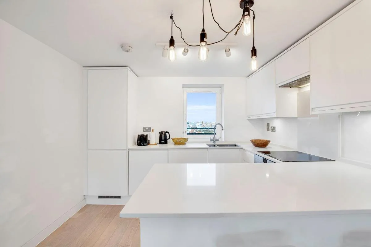 Image 6 of Bright and Spacious Belgravia Apartment