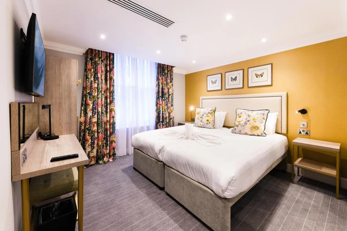 Image 1 of Byron Hotel