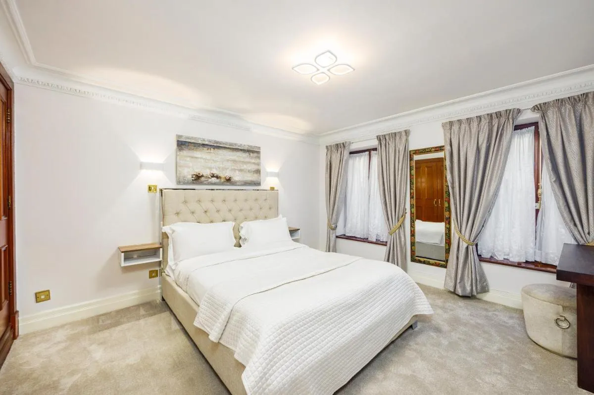 Image 1 of CARLTON COURT – MAYFAIR