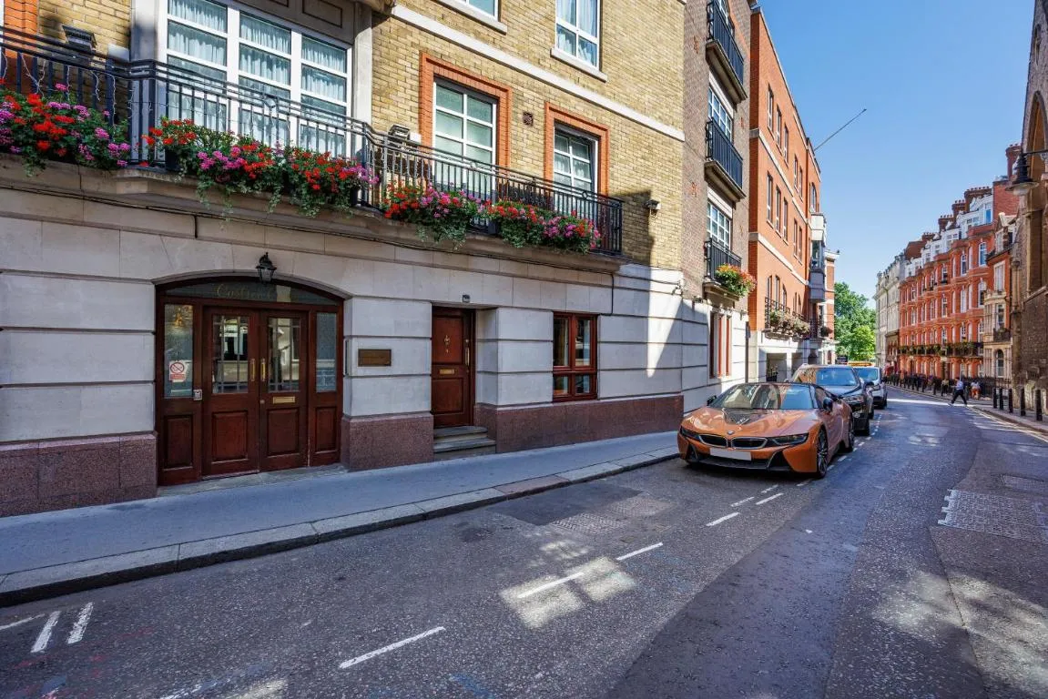 Image of CARLTON COURT – MAYFAIR