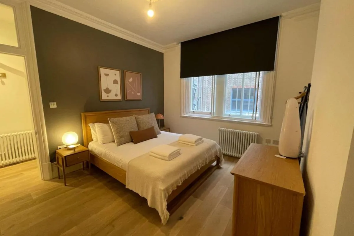 Image 2 of Central 1 Bedroom Apartment in Farringdon