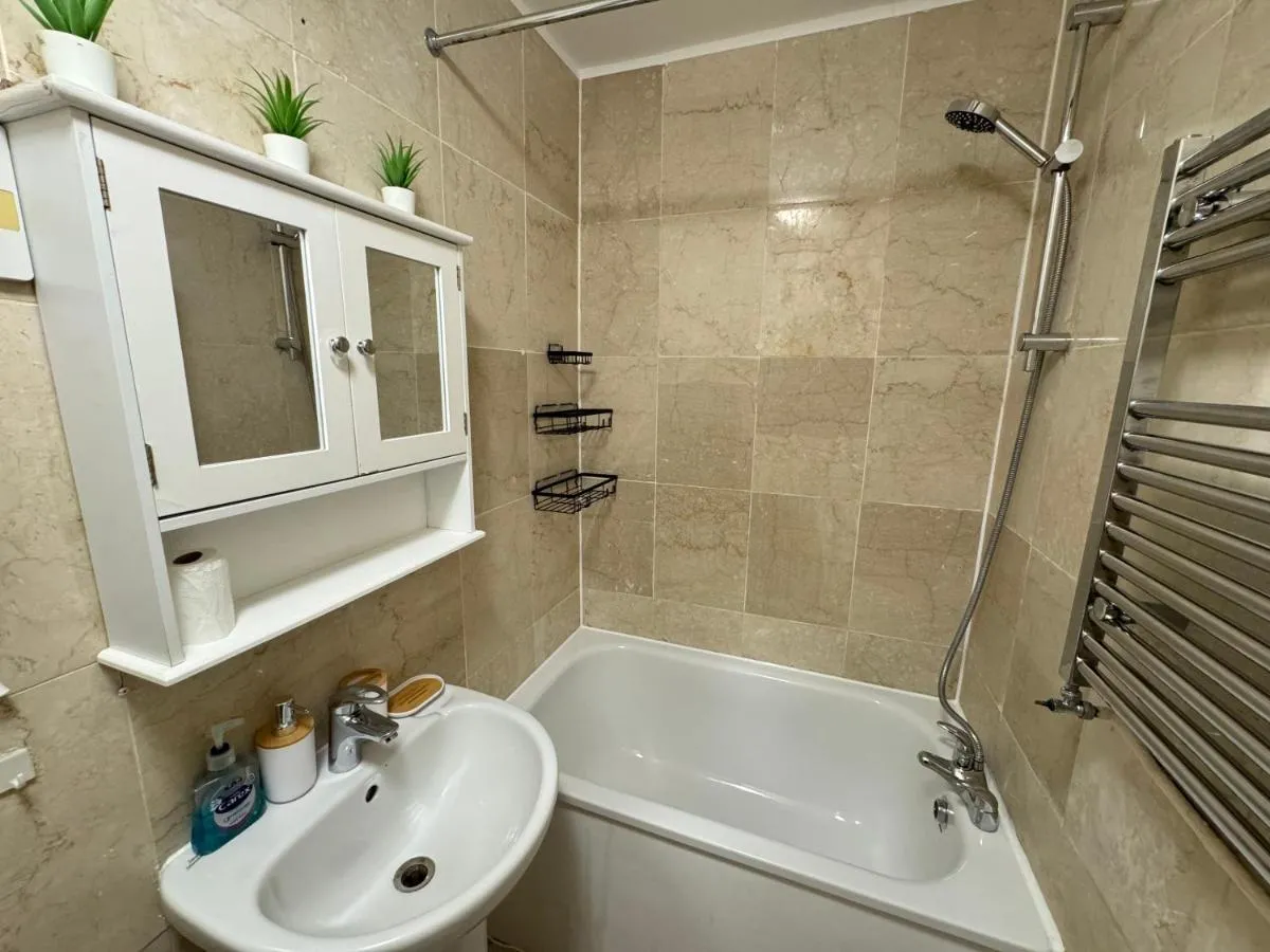 Image 4 of Central, Compact and fashion flat for 4 people with breakfast in Kensington Zone 1