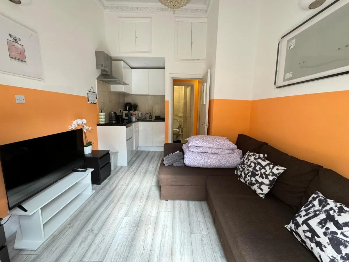 Image 5 of Central, Compact and fashion flat for 4 people with breakfast in Kensington Zone 1