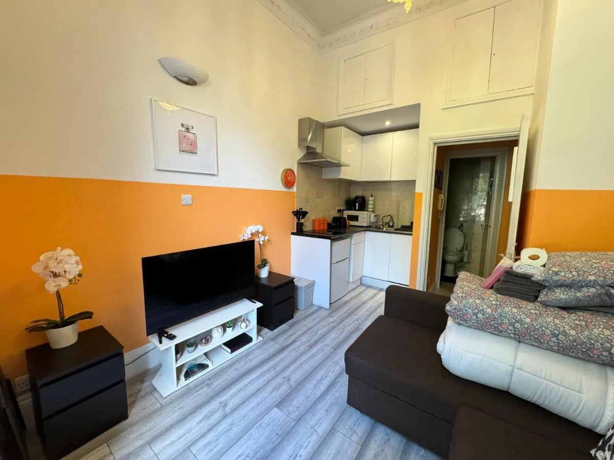 Image 6 of Central, Compact and fashion flat for 4 people with breakfast in Kensington Zone 1