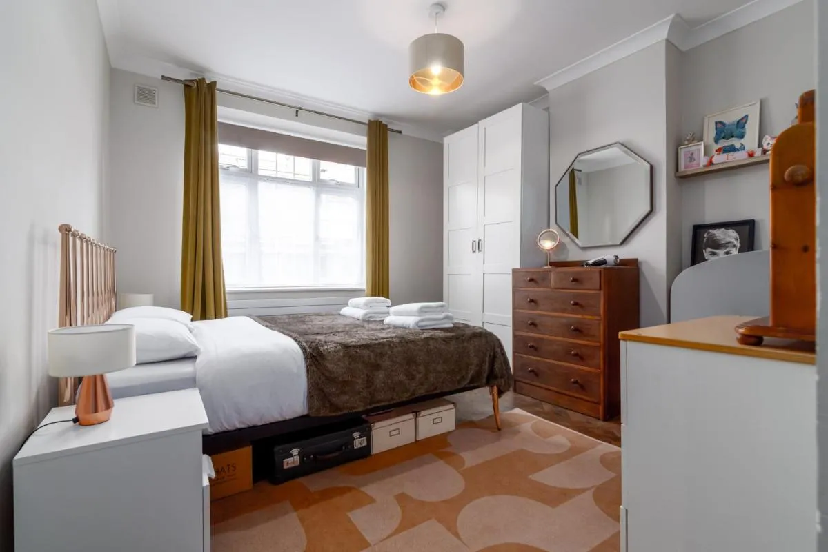 Image 1 of Central London 1 BR Apt in Vauxhall near Big Ben