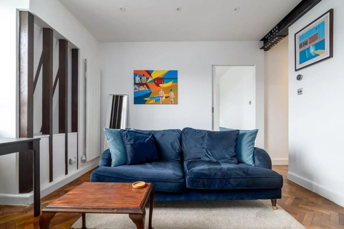 Image 2 of Central London apartment in Vauxhall near big Ben