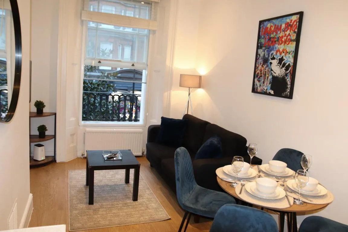 Image of Charming Hyde Park 2Bedroom Flat