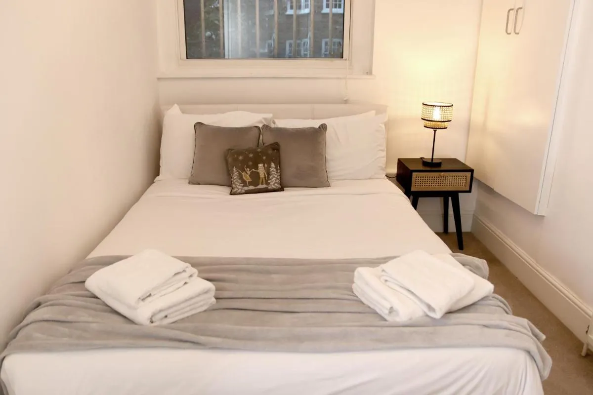 Image 5 of Charming Hyde Park 2Bedroom Flat