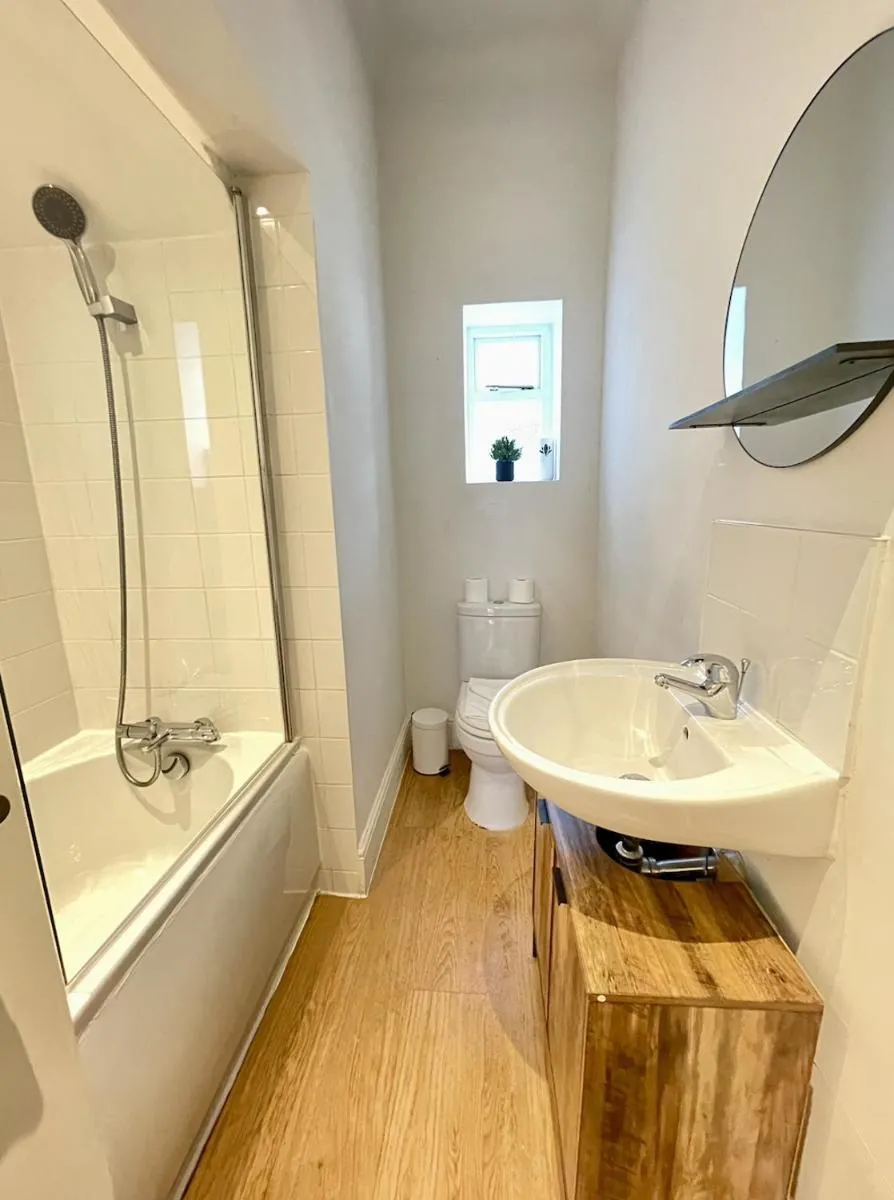 Image 4 of Charming Hyde Park 2Bedroom Flat