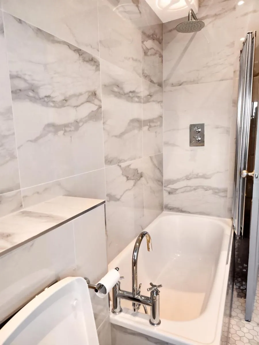 Image 6 of Chelsea Flat 10 mins Harrods, Balcony, Gym, Air Conditioning