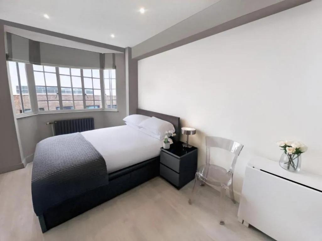 Image of Chelsea Flat 10 mins Harrods with Gym and Air Con