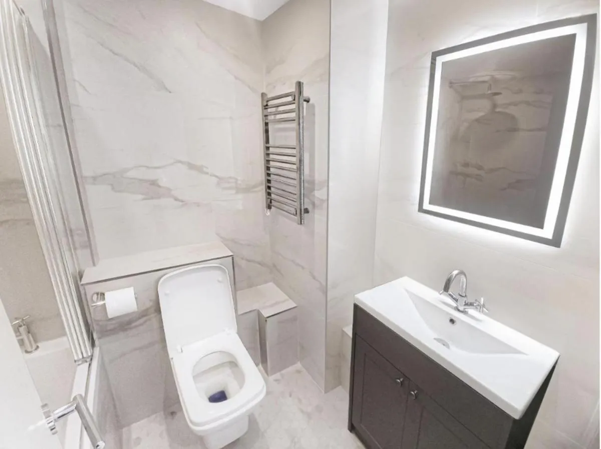 Image 6 of Chelsea Flat 10 mins Harrods with Gym and Air Con