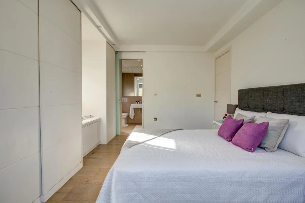 Image 1 of Chic 1BR Central London Retreat