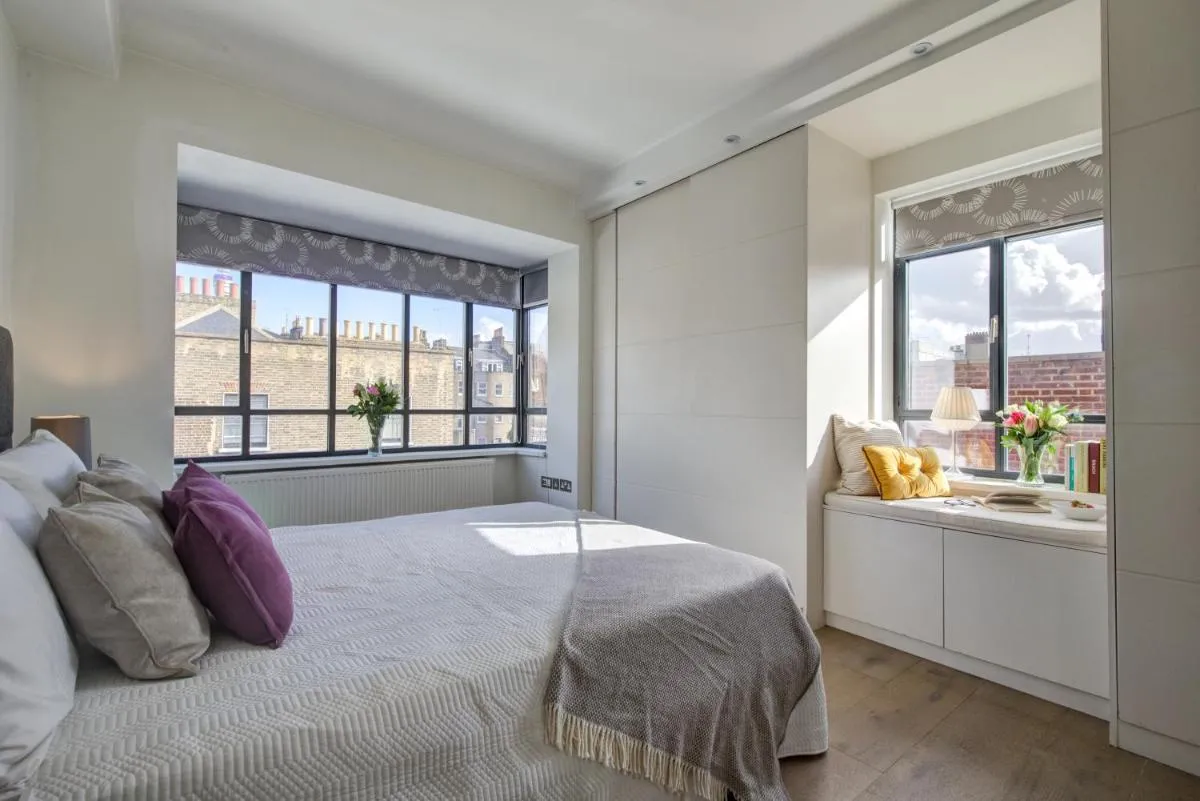 Image 4 of Chic 1BR Central London Retreat