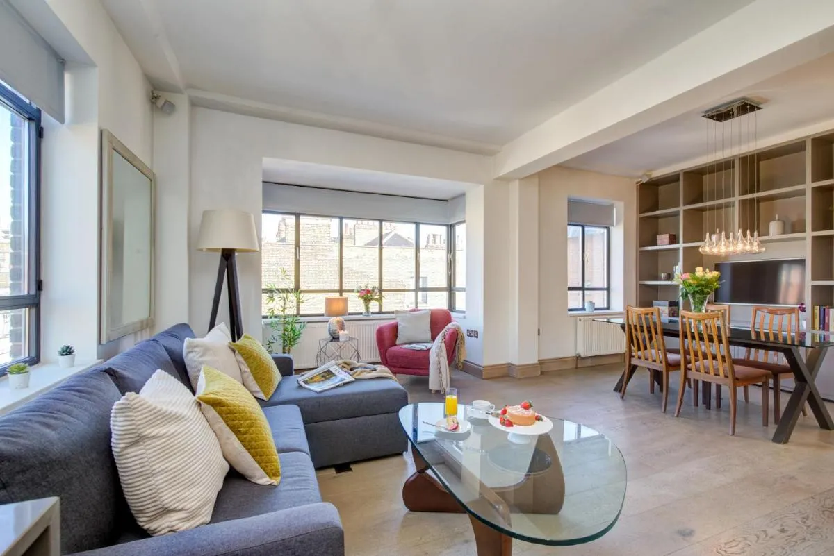 Image 3 of Chic 1BR Central London Retreat
