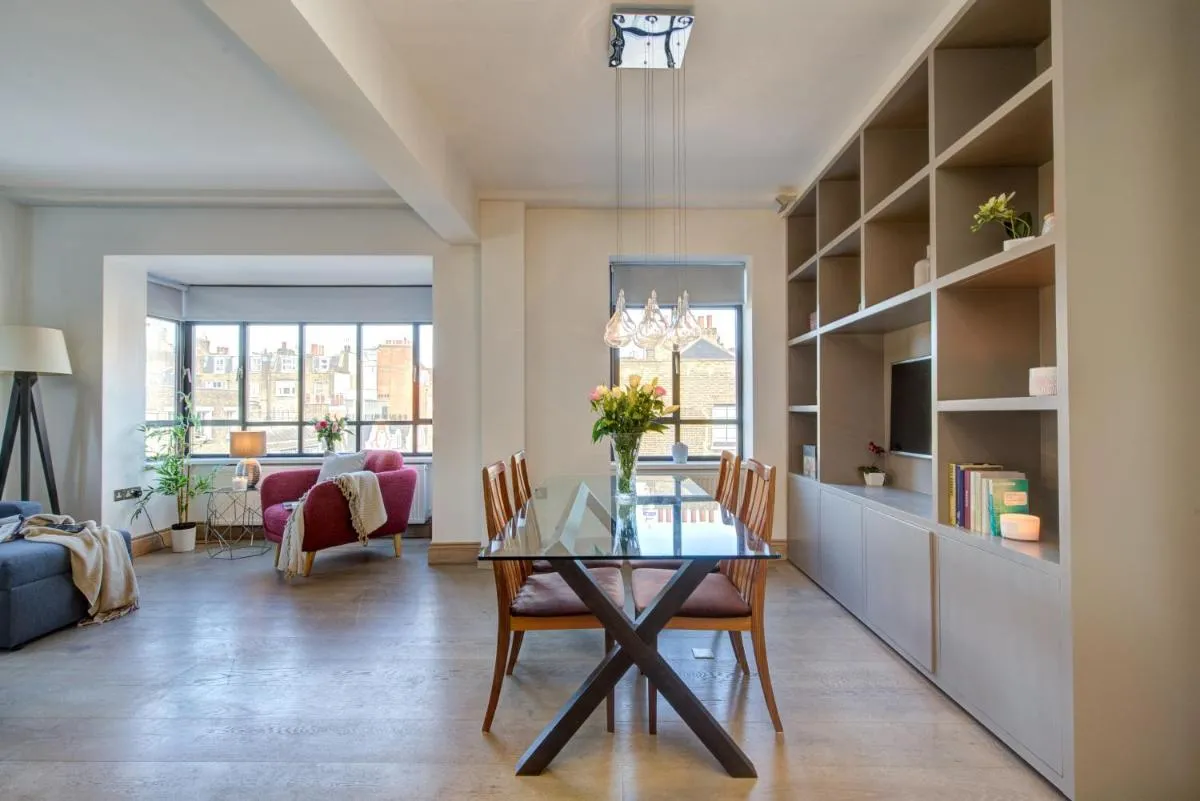 Image 6 of Chic 1BR Central London Retreat