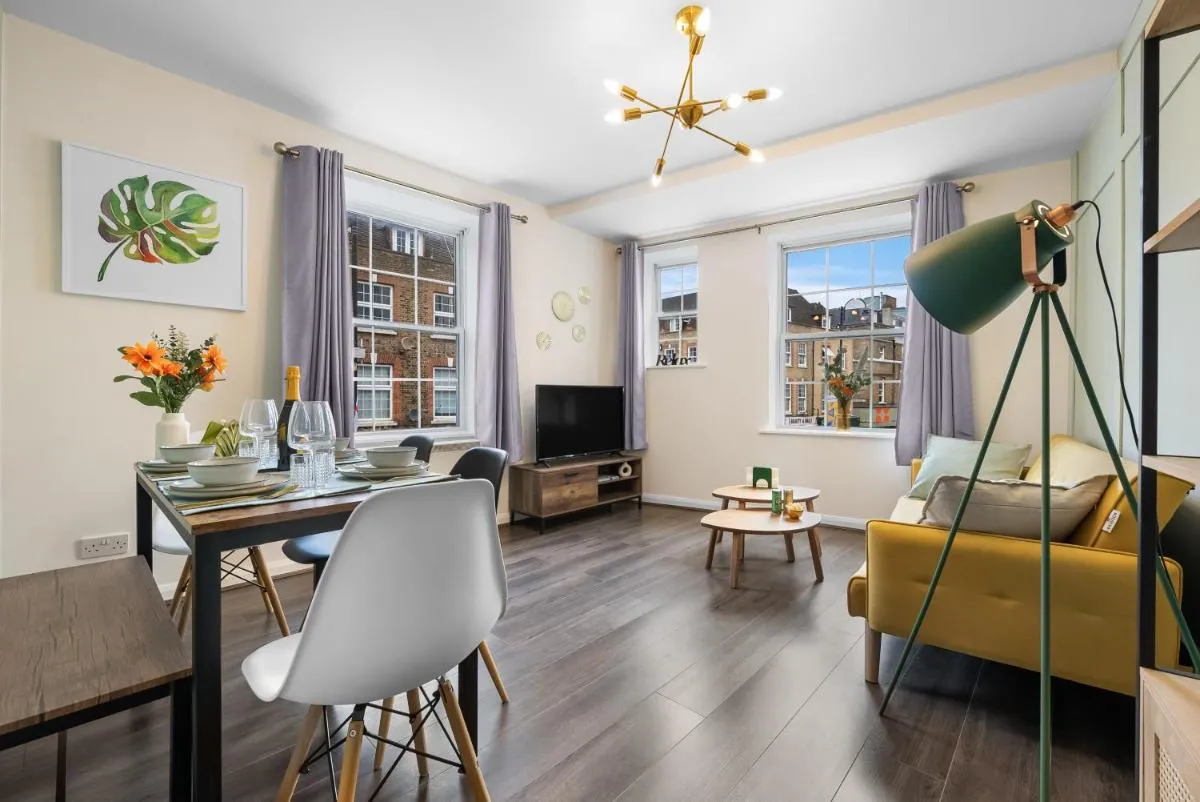 Image 4 of Chic 2 Bedroom Apartment near Liverpool Street by Gold Stays